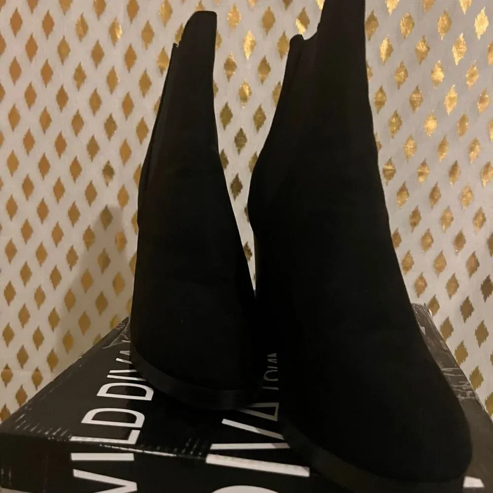 Platform heel boots black size 8.5